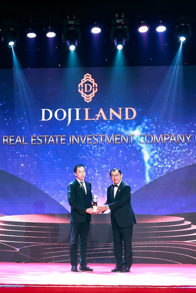 Ông Nguyễn Anh Vũ – Phó Tổng Giám đốc DOJILAND nhận giải thưởng "Doanh nghiệp xuất sắc Châu Á"