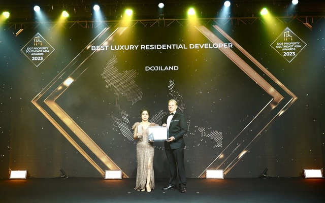 Đại diện DOJILAND nhận giải thưởng Nhà phát triển bất động sản hạng sang tốt nhất Đông Nam Á 2023