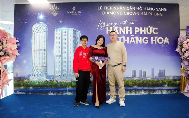 Ngàn sắc thái hạnh phúc trong ngày tiếp nhận căn hộ tại Diamond Crown Hai Phong
